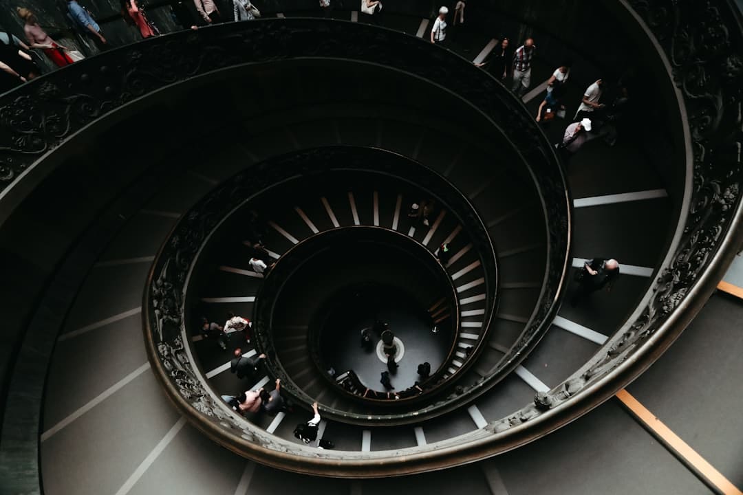 科学家发现到现在最深的化能组成生态系统和甲烷储库
